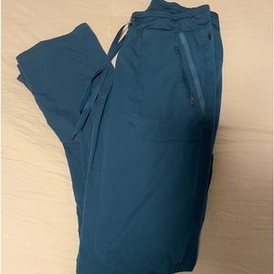 Caribbean Blue Greys Anatomy Scrubs. Small top and small tall bottoms.